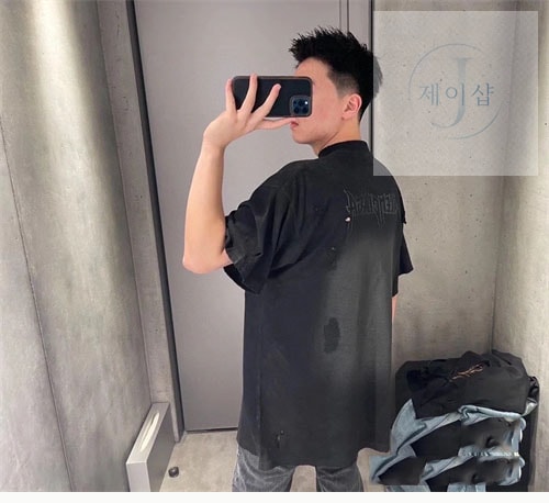 발렌시아가 파리 문 오버사이즈 티셔츠 블랙 페이디드 - 상세 이미지