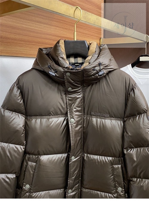 버버리 24FW 로고 숏 패딩 - 상세 이미지