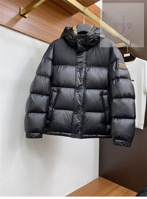 버버리 24FW 로고 숏 패딩 - 상세 이미지