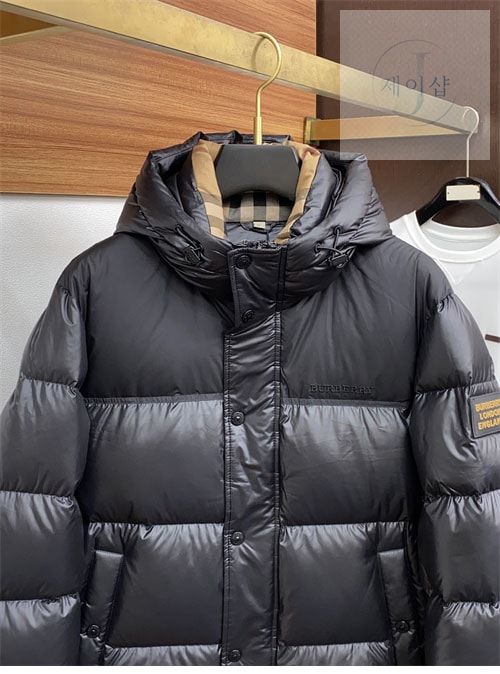 버버리 24FW 로고 숏 패딩 - 상세 이미지