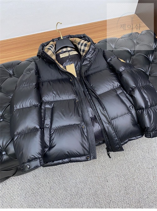 버버리 24FW 로고 숏 패딩 - 상세 이미지