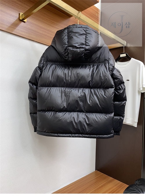 버버리 24FW 로고 숏 패딩 - 상세 이미지