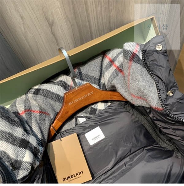 버버리 록웰 디태처블 후드 푸퍼 패딩 자켓 - 상세 이미지