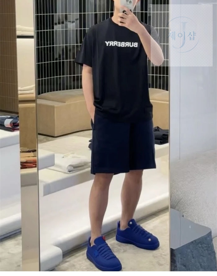 버버리 코튼 로고 반팔 티셔츠