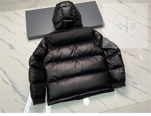 버버리 패치 클래식 푸퍼 다운 패딩 자켓 - 상세 이미지