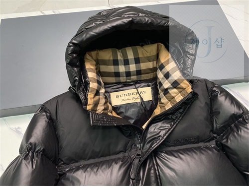 버버리 패치 클래식 푸퍼 다운 패딩 자켓 - 상세 이미지