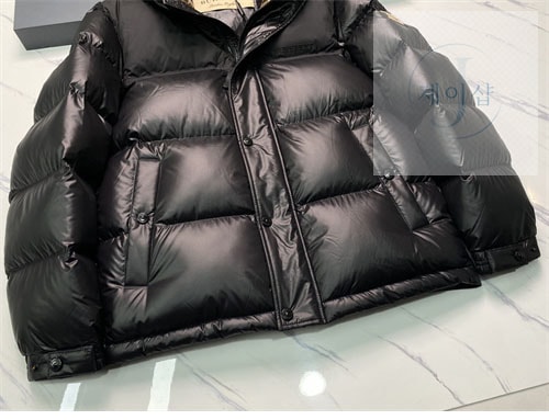 버버리 패치 클래식 푸퍼 다운 패딩 자켓 - 상세 이미지