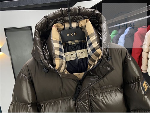 버버리 패치 클래식 푸퍼 다운 패딩 자켓 - 상세 이미지