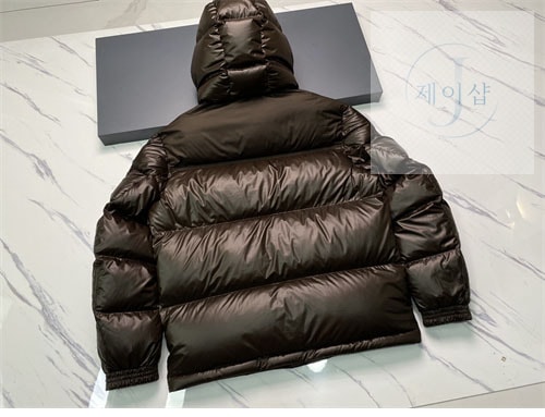 버버리 패치 클래식 푸퍼 다운 패딩 자켓 - 상세 이미지