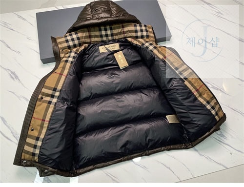 버버리 패치 클래식 푸퍼 다운 패딩 자켓 - 상세 이미지