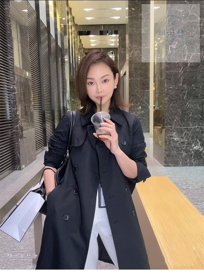 버버리 해리티지 여성용 뉴 켄징턴 트렌치코트 블랙 - 상세 이미지