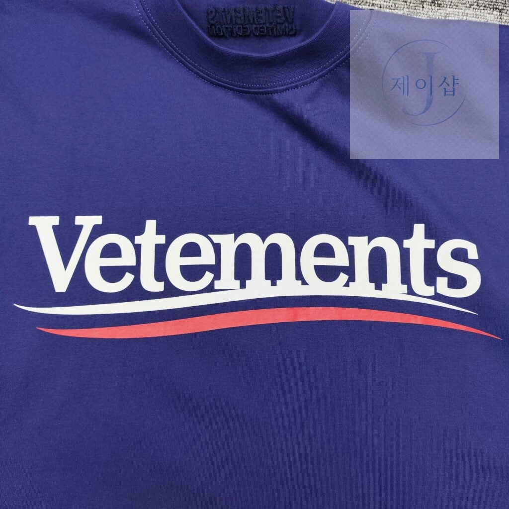 베트멍 24SS CAMPAIGN 로고 반팔 티셔츠 블루 - 상세 이미지