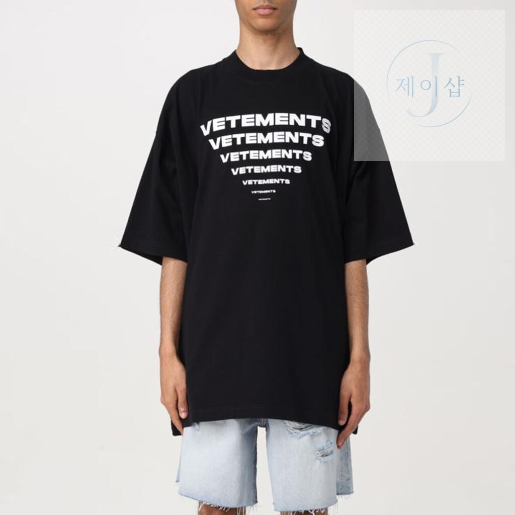 베트멍 24SS PYRAMID 로고 반팔 티셔츠 블랙 - 상세 이미지