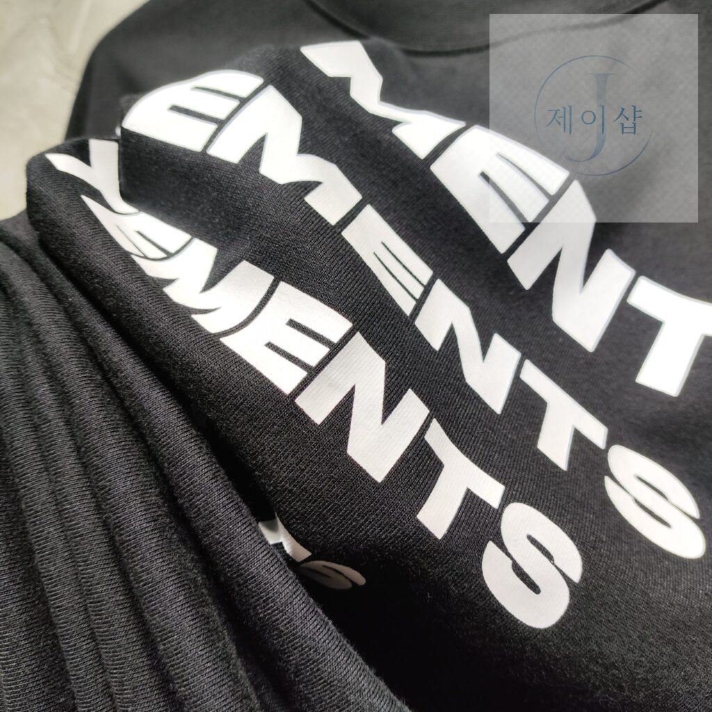 베트멍 24SS PYRAMID 로고 반팔 티셔츠 블랙 - 상세 이미지