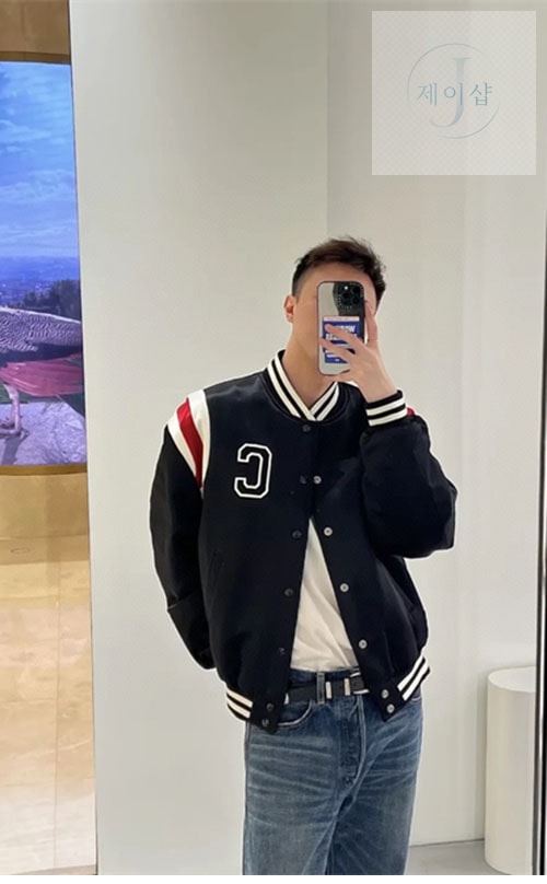 셀린느 24FW 사틴 바시티 자켓 - 상세 이미지