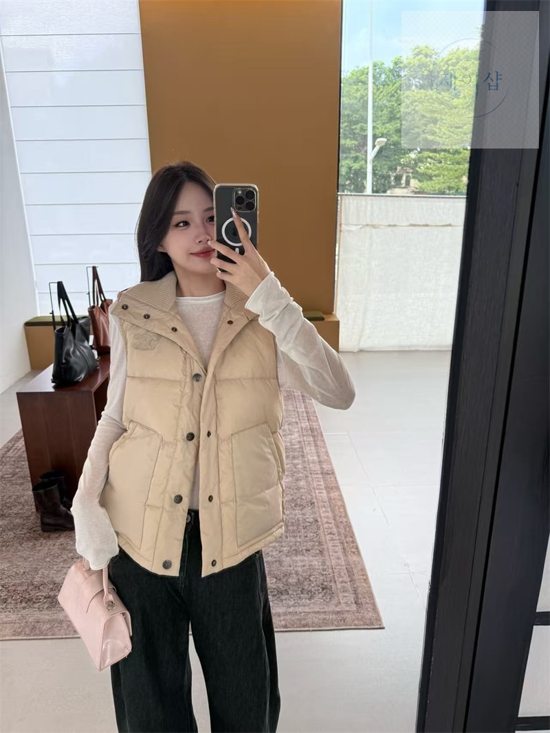 셀린느 트리옹프 로고 슬리브리스 다운 질렛 패딩 조끼 - 상세 이미지
