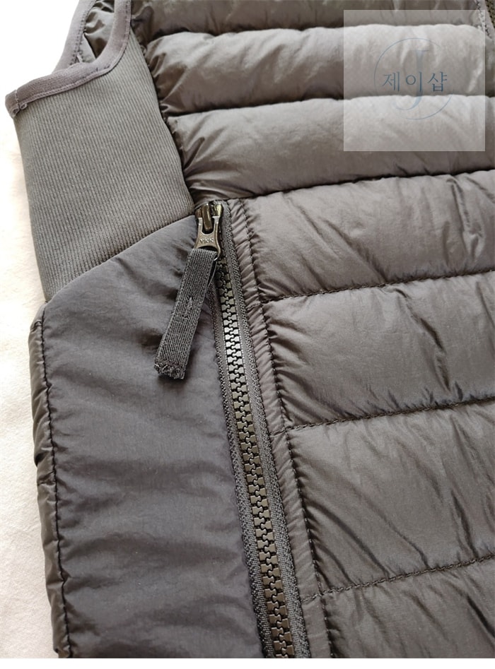 스톤아일랜드 17FW 다운 질레 패딩 베스트 DOWN GILET G0124 - 상세 이미지