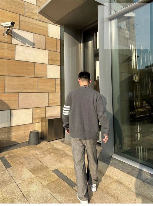 톰브라운 사선완장 4-Bar 클래식 울 가디건 - 상세 이미지