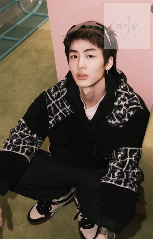 펜디 FF로고 배색 하프 집업 후드 후리스（세븐） - 상세 이미지