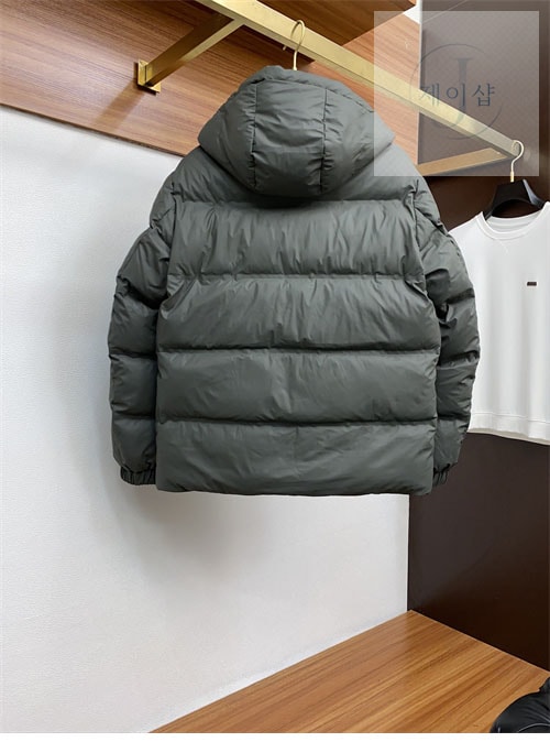 프라다 24FW 로고 패딩 자켓 - 상세 이미지
