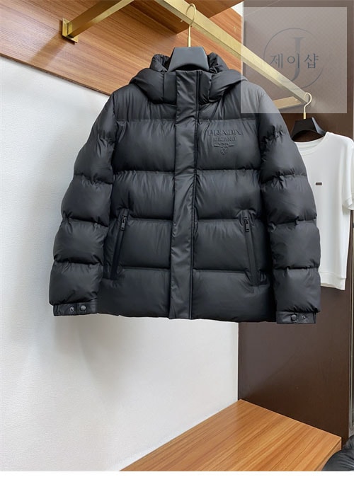 프라다 24FW 로고 패딩 자켓 - 상세 이미지