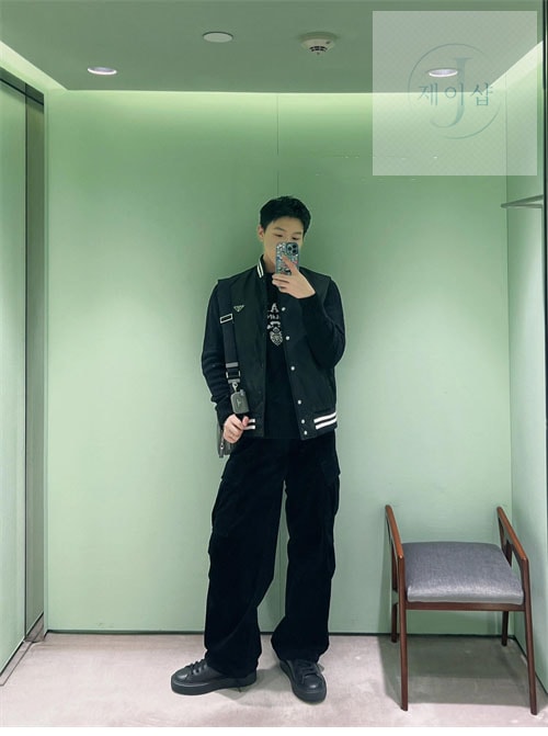 프라다 24FW 리나일론 베스트（세븐） - 상세 이미지
