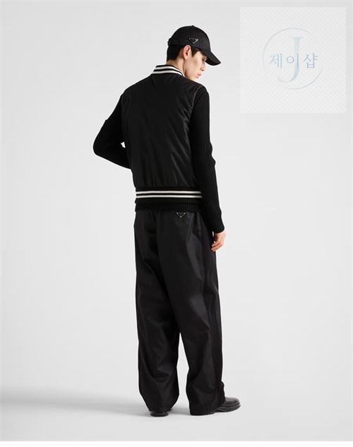 프라다 24FW 리나일론 베스트（세븐） - 상세 이미지