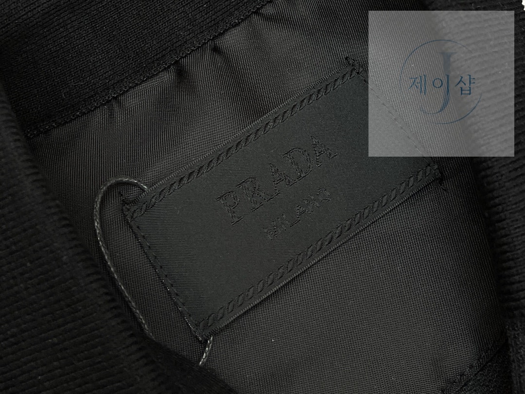프라다 24 리나일론 사피아노 스틸 와펜 반팔 폴로 카라 티셔츠 - 상세 이미지