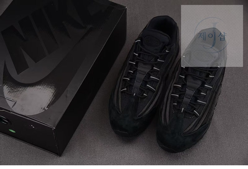 나이키 x 꼼데가르송 에어맥스 95 블랙 CU8406-001 - 상세 이미지