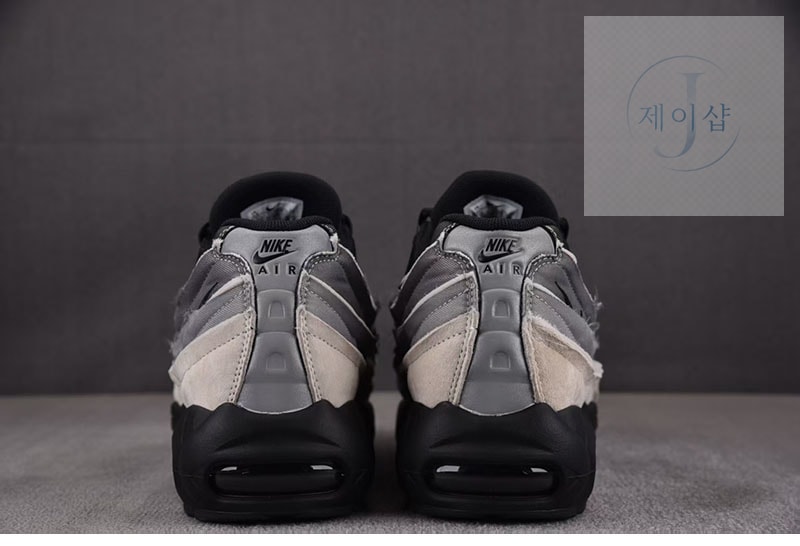 나이키 x 꼼데가르송 에어맥스 95 블랙 그레이 CU8406-101 - 상세 이미지