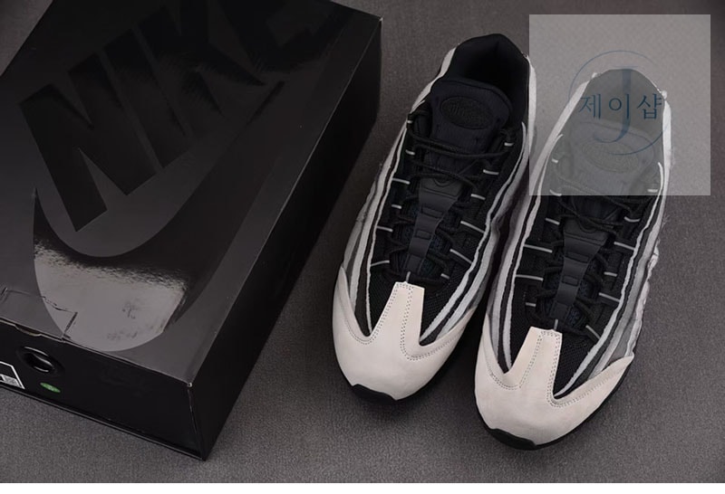 나이키 x 꼼데가르송 에어맥스 95 블랙 그레이 CU8406-101 - 상세 이미지