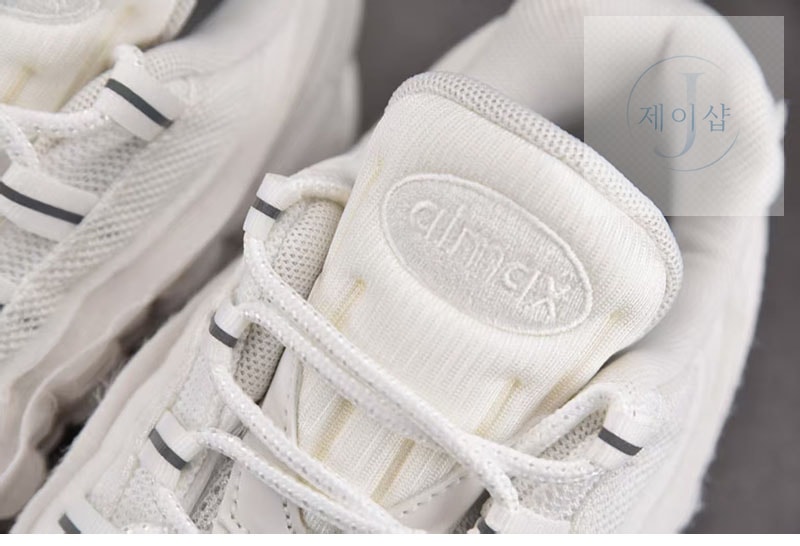 나이키 x 꼼데가르송 에어맥스 95 화이트 CU8406-100 - 상세 이미지