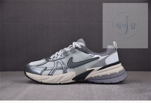 나이키 V2K 런 신발 FD0736-003 - 상세 이미지
