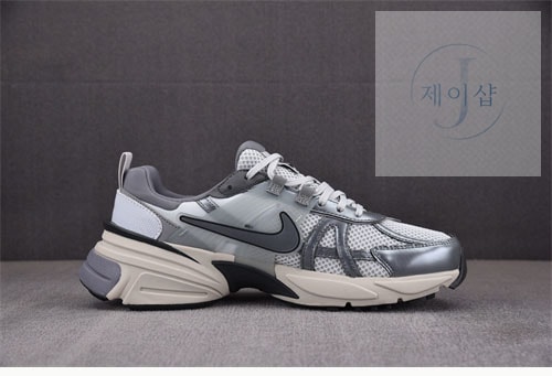 나이키 V2K 런 신발 FD0736-003 - 상세 이미지