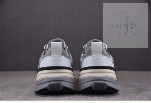 나이키 V2K 런 신발 FD0736-003 - 상세 이미지