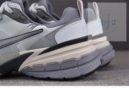 나이키 V2K 런 신발 FD0736-003 - 상세 이미지