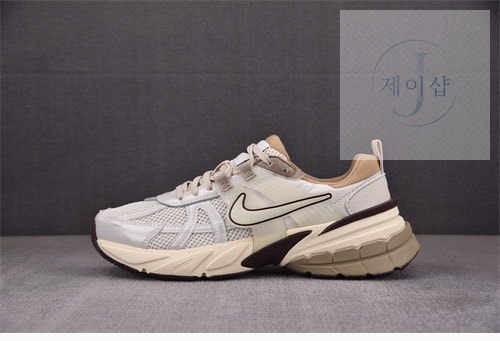 나이키 V2K 런 신발 FD0736-103 - 상세 이미지