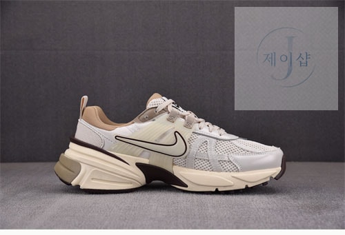 나이키 V2K 런 신발 FD0736-103 - 상세 이미지