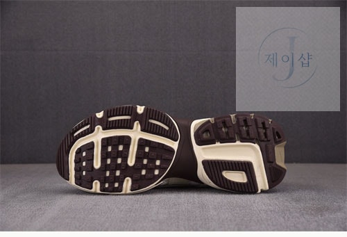 나이키 V2K 런 신발 FD0736-103 - 상세 이미지