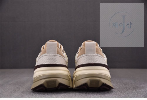 나이키 V2K 런 신발 FD0736-103 - 상세 이미지