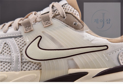 나이키 V2K 런 신발 FD0736-103 - 상세 이미지