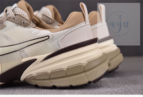 나이키 V2K 런 신발 FD0736-103 - 상세 이미지