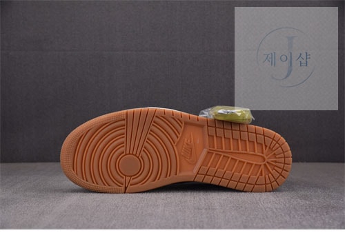 나이키 에어조던1 로우 SE 까치 FD0399-004 - 상세 이미지