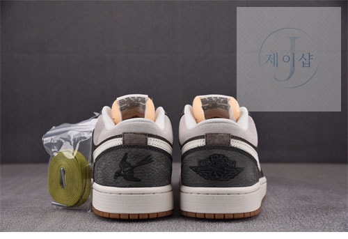 나이키 에어조던1 로우 SE 까치 FD0399-004 - 상세 이미지