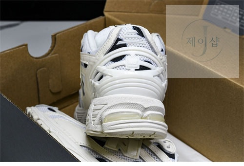 뉴발란스 1906R 폴카 도트 스니커즈 M1906RPC - 상세 이미지