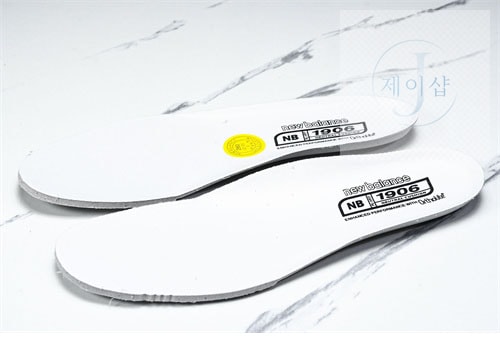 뉴발란스 1906R 폴카 도트 스니커즈 M1906RPC - 상세 이미지
