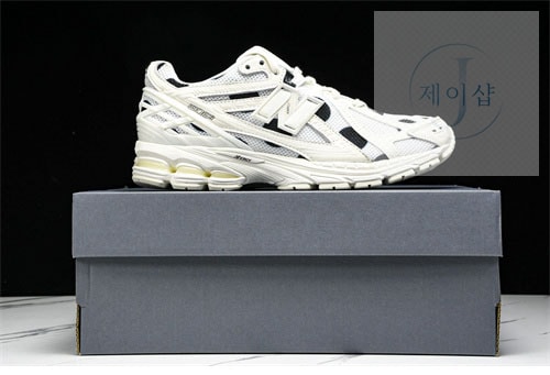 뉴발란스 1906R 폴카 도트 스니커즈 M1906RPC - 상세 이미지