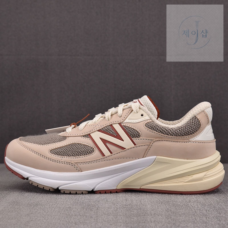 뉴발란스 x 로로피아나 990v6 스니커즈