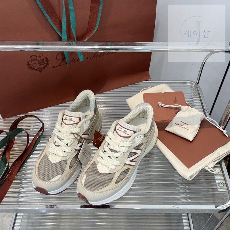 뉴발란스 x 로로피아나 990v6 스니커즈