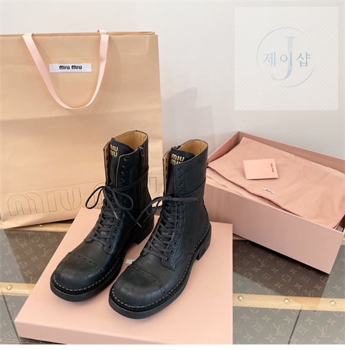 미우미우 24FW 가죽 레이스 부티 - 상세 이미지